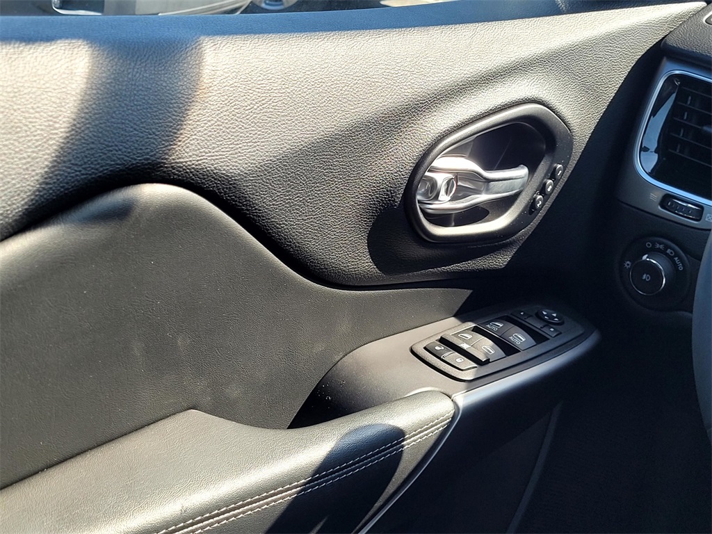 2022 Jeep Cherokee Limited photo 29