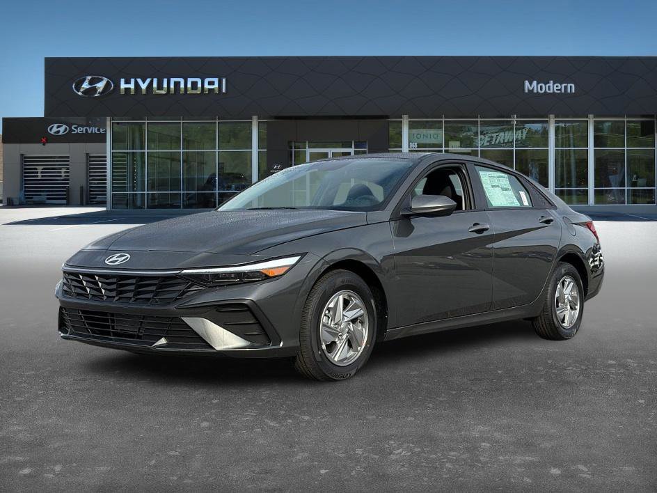 2026 Hyundai Elantra SE's photo