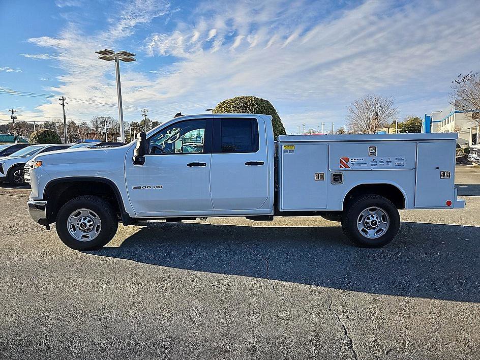 2024 Chevrolet Silverado 2500HD photo 2