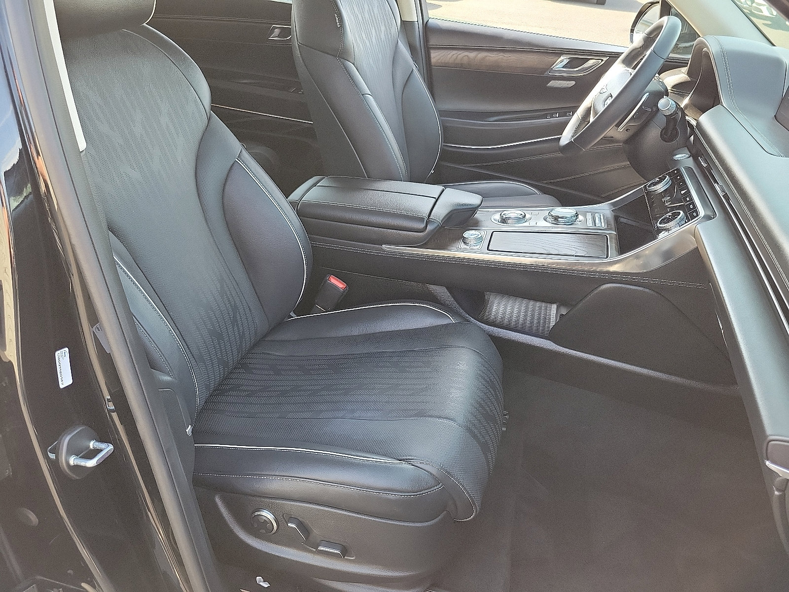 2023 Genesis GV80 2.5T Advanced photo 16