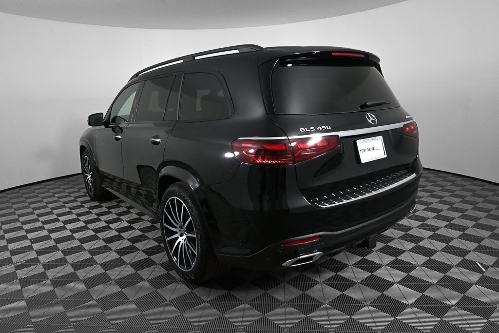 2025 Mercedes Benz GLS 450 4MATIC photo 4