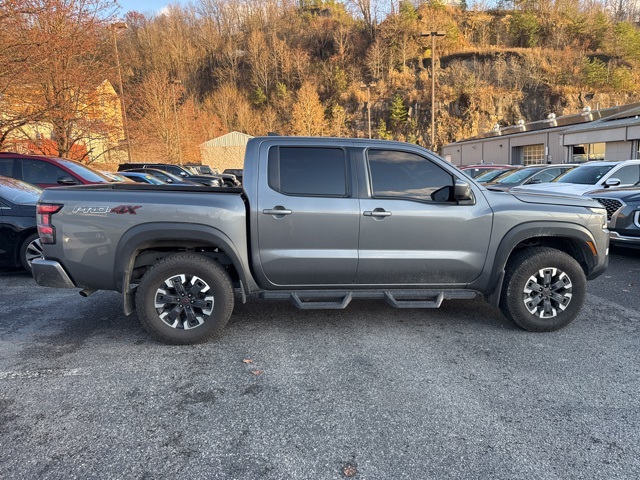 2022 Nissan Frontier PRO-4X photo 3