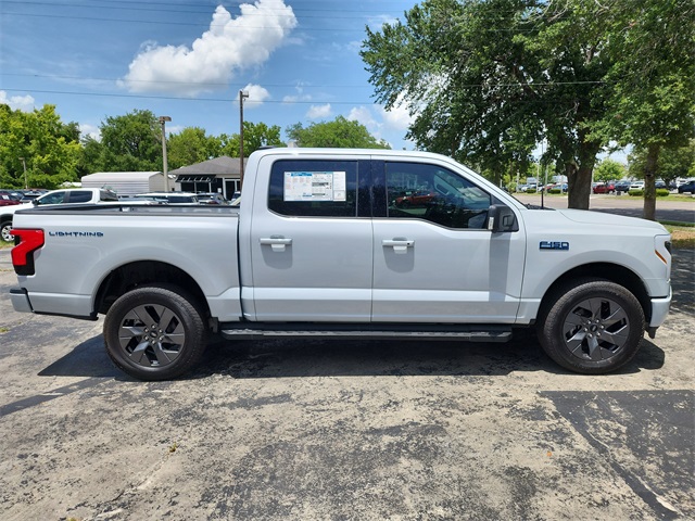 2025 Ford F-150 Lightning photo 2