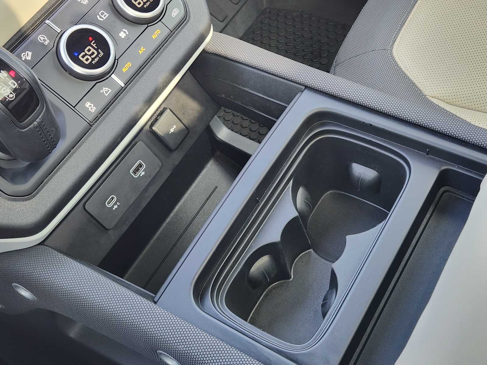 2022 Land Rover Defender X-Dynamic S photo 27