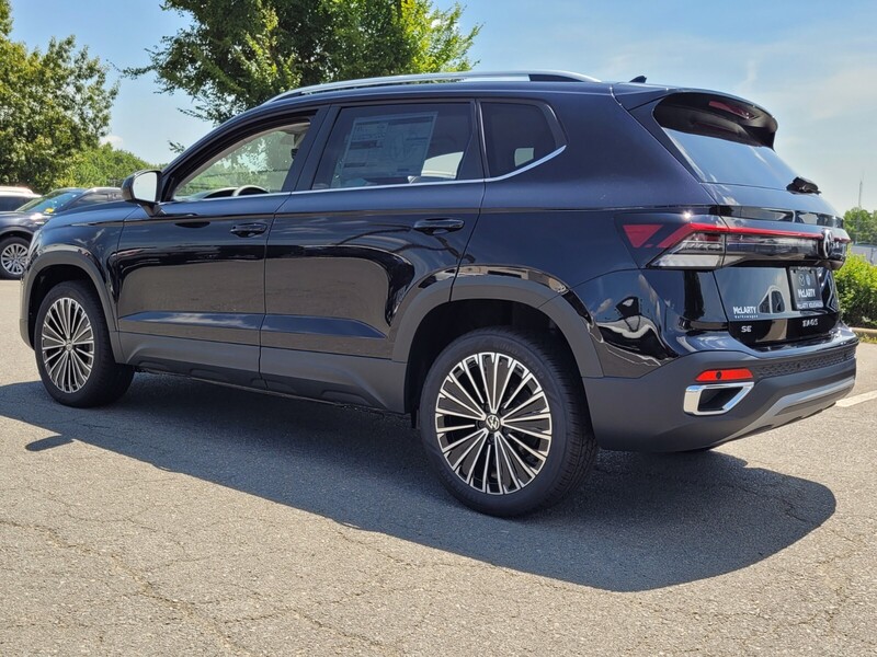 2025 Volkswagen Taos SE photo 3