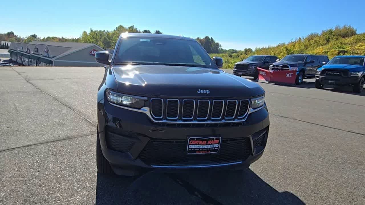 2025 Jeep Grand Cherokee Laredo X photo 2