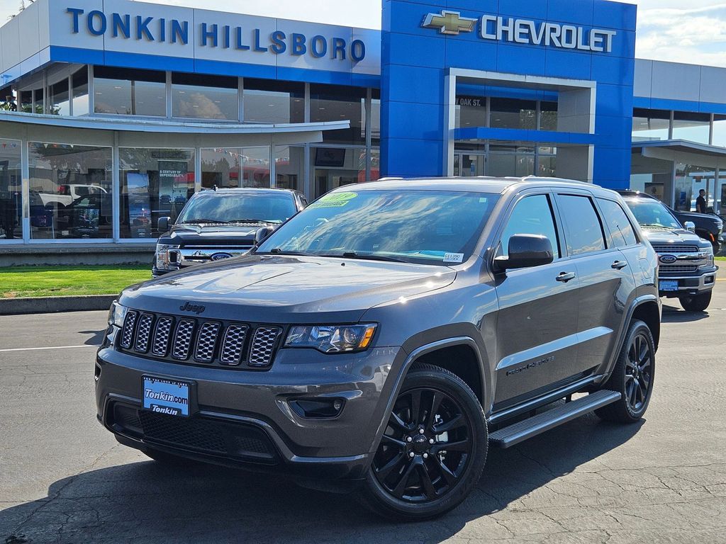 2019 Jeep Grand Cherokee Laredo Altitude photo 2