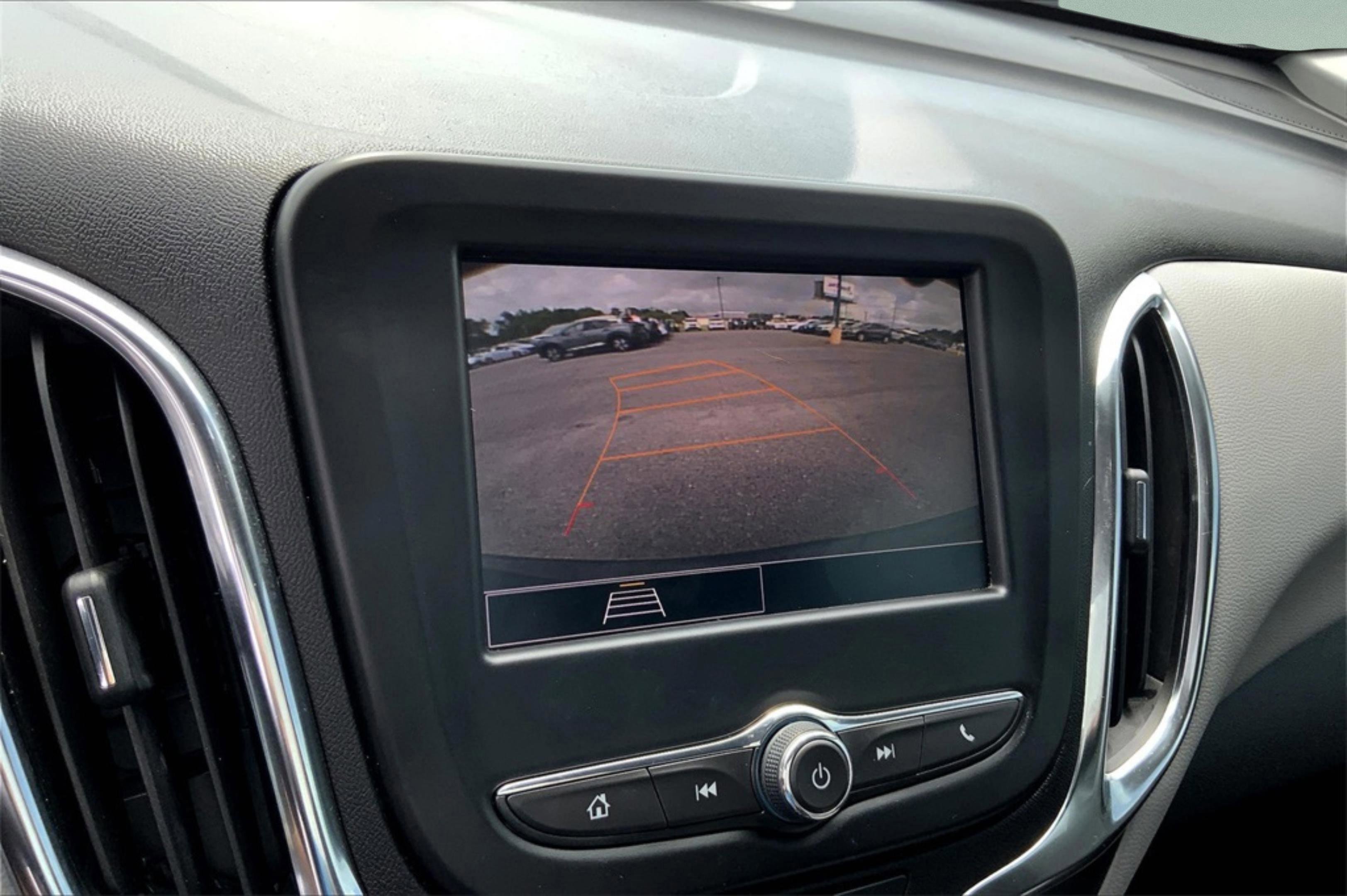 2024 Chevrolet Equinox LS photo 18