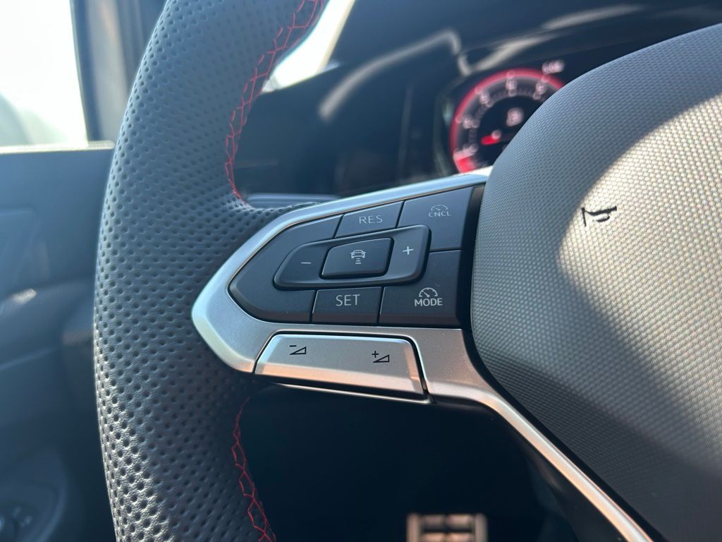 2025 Volkswagen Golf GTI SE photo 14