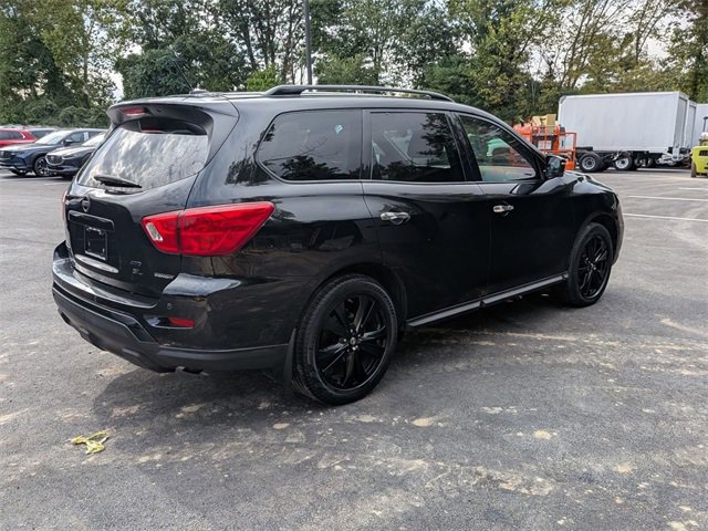 2018 Nissan Pathfinder SL photo 2