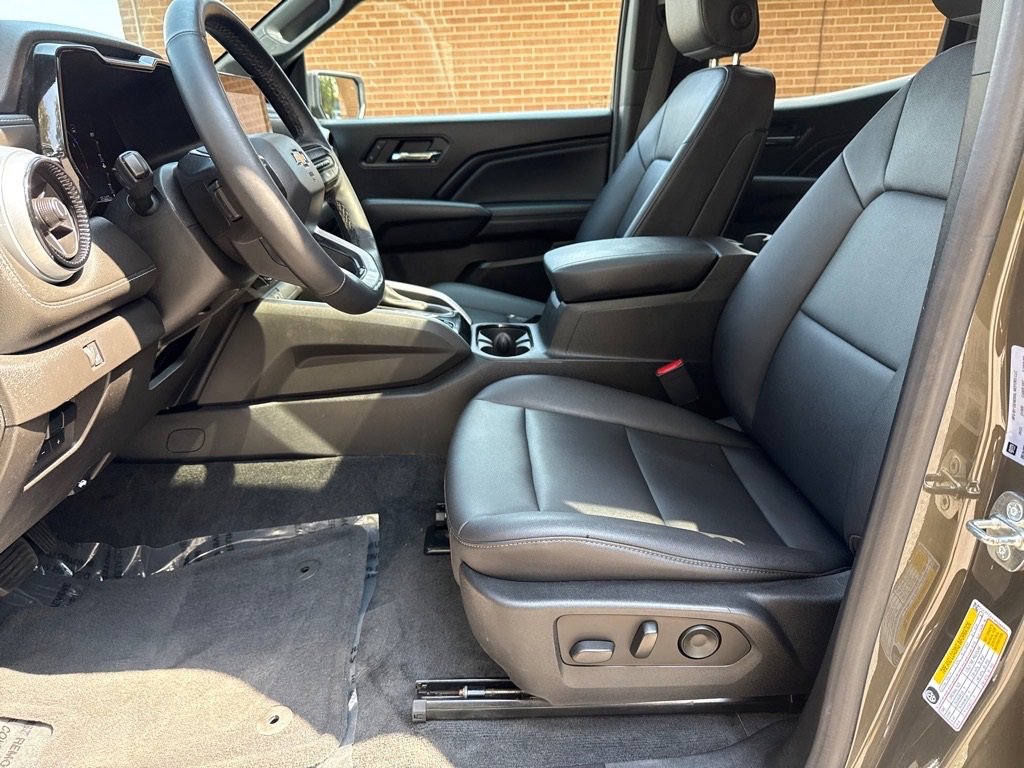 2023 Chevrolet Colorado LT photo 5