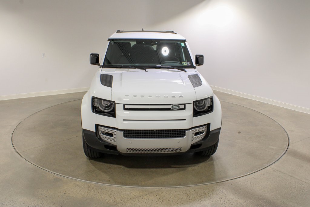 2025 Land Rover Defender 130 S photo 8