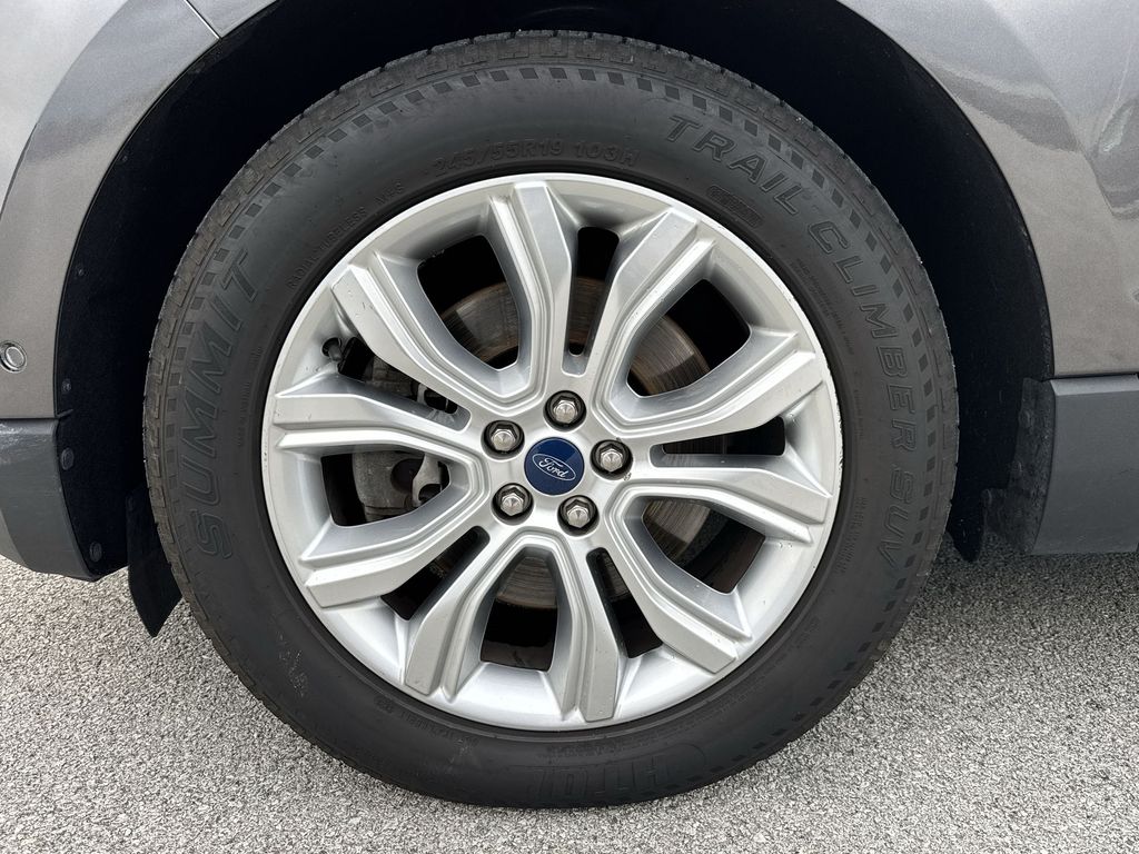 2019 Ford Edge Titanium photo 18
