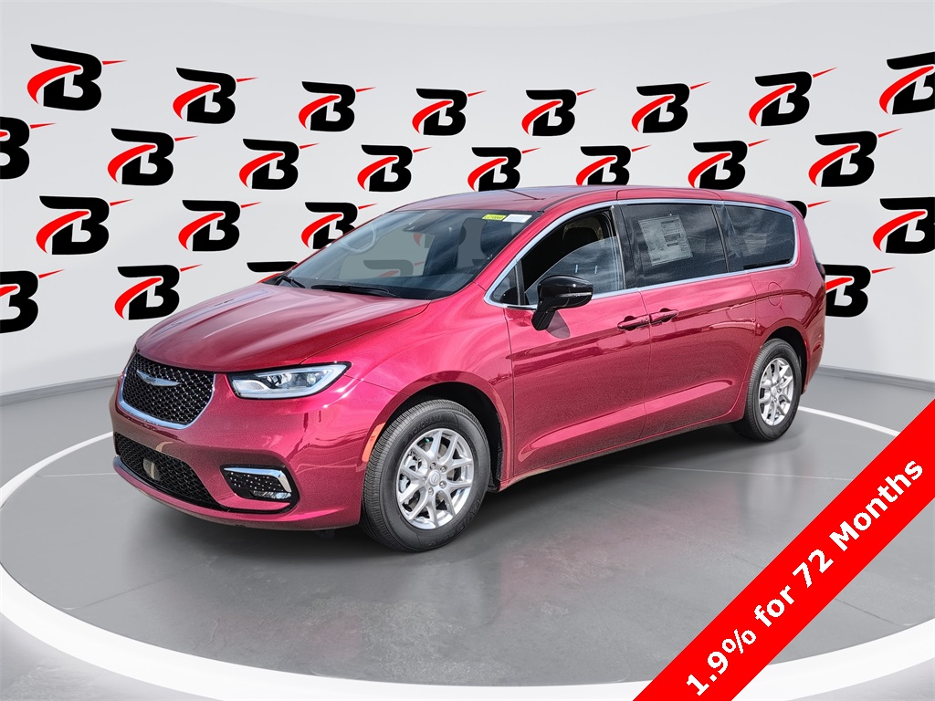2026 Chrysler Pacifica Select's photo