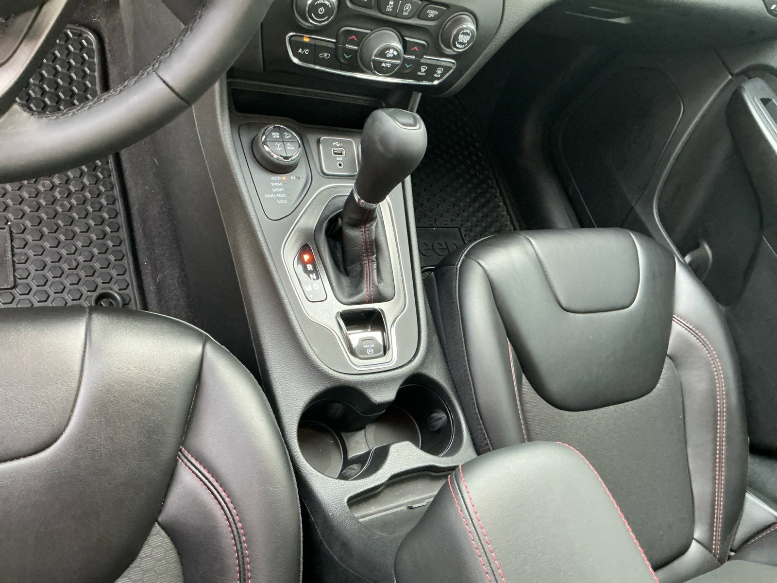 2021 Jeep Cherokee Trailhawk photo 13