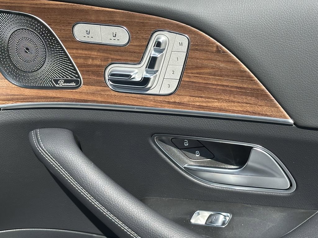 2025 Mercedes Benz GLS 450 4MATIC photo 15