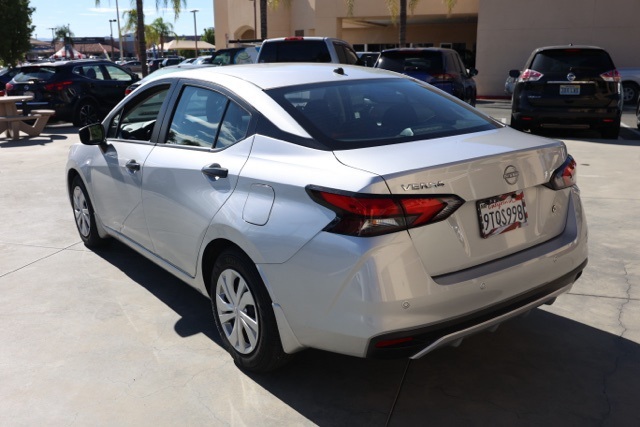 2025 Nissan Versa 1.6 S photo 5