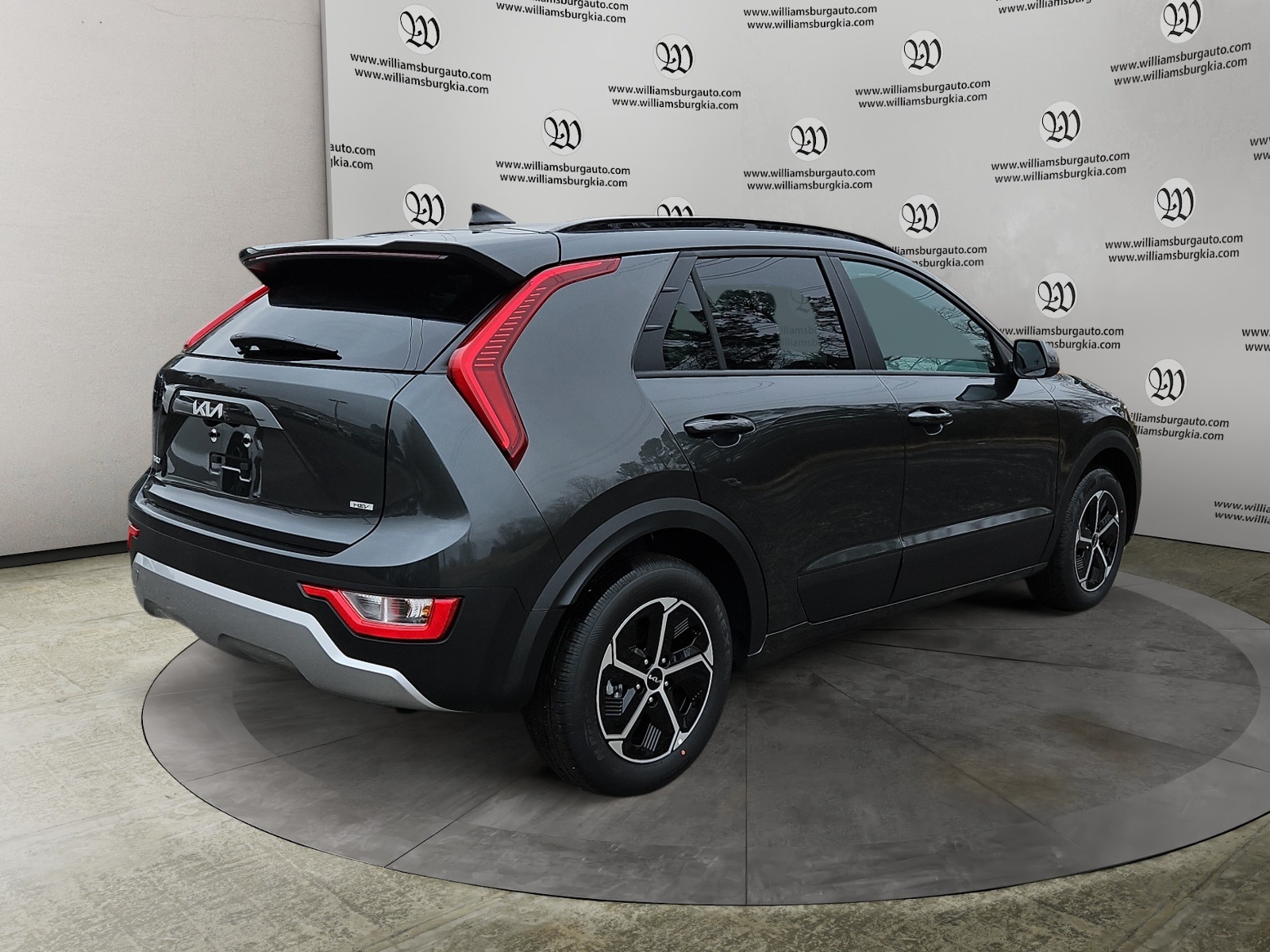 2025 Kia Niro LX photo 4