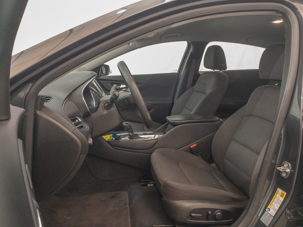 2017 Chevrolet Malibu 1LT photo 11