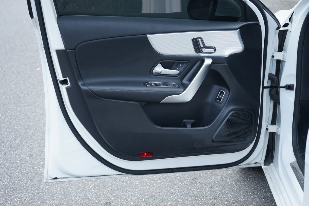 2021 Mercedes Benz A 220 4MATIC photo 4