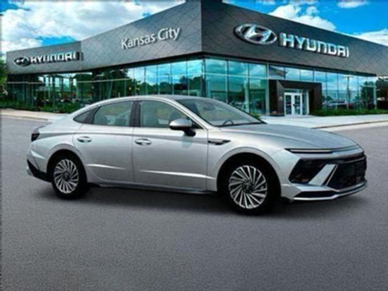 2024 Hyundai Sonata Hybrid SEL photo 2