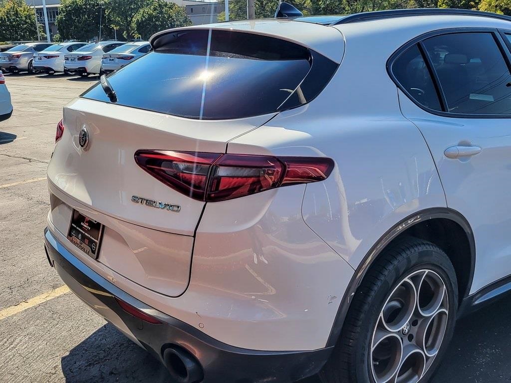 2022 Alfa Romeo Stelvio Ti photo 5