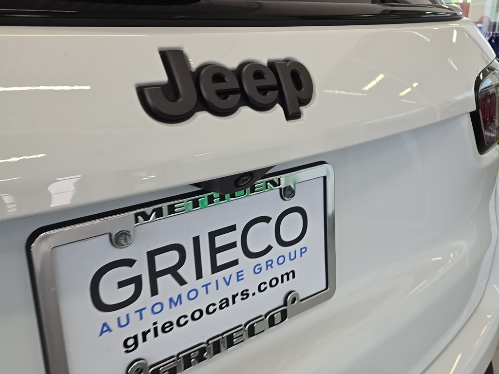 2024 Jeep Compass Latitude photo 8