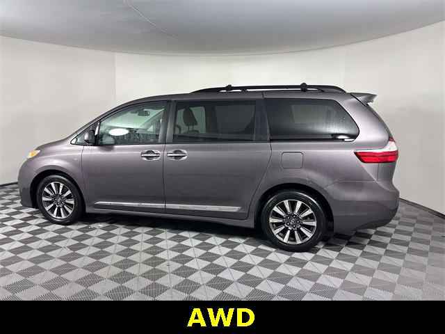 2019 Toyota Sienna XLE Premium photo 4