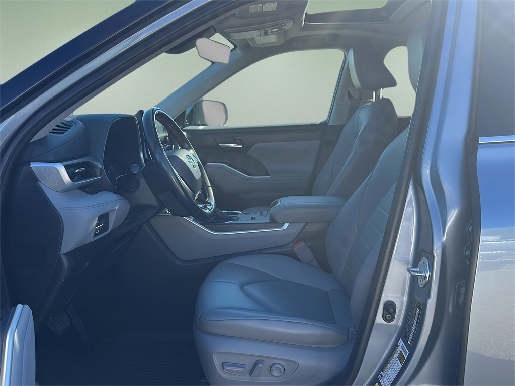 2021 Toyota Highlander Hybrid XLE photo 2