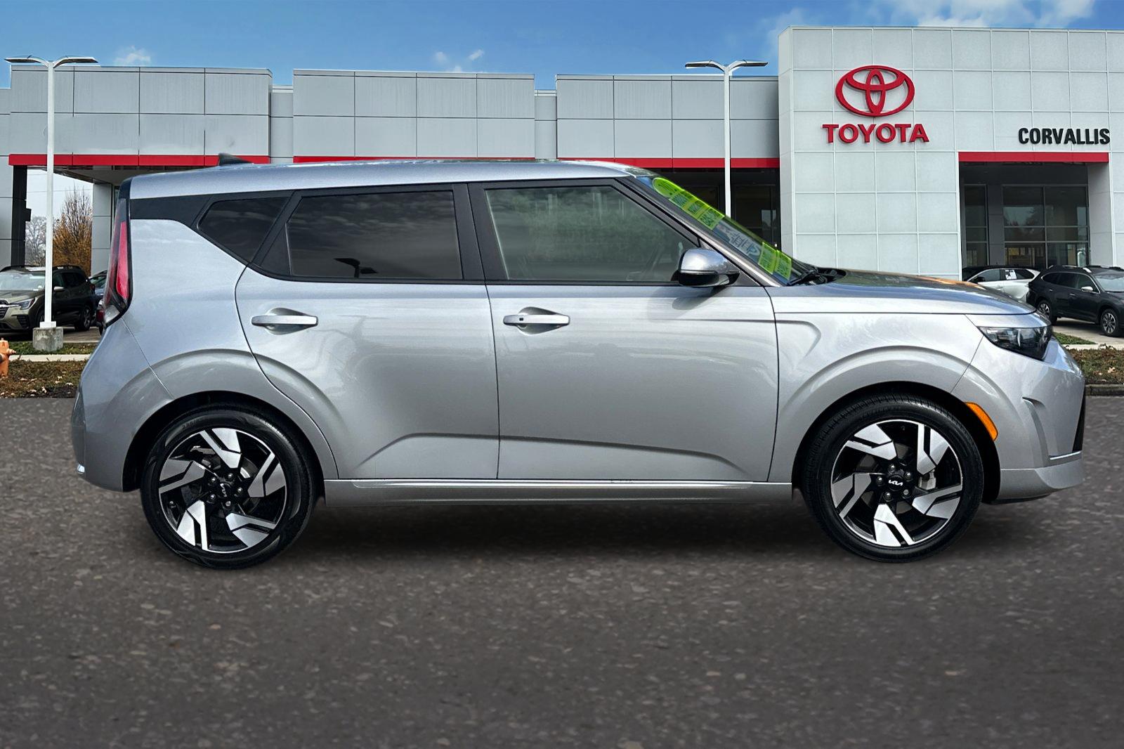 2023 Kia Soul GT-Line photo 2