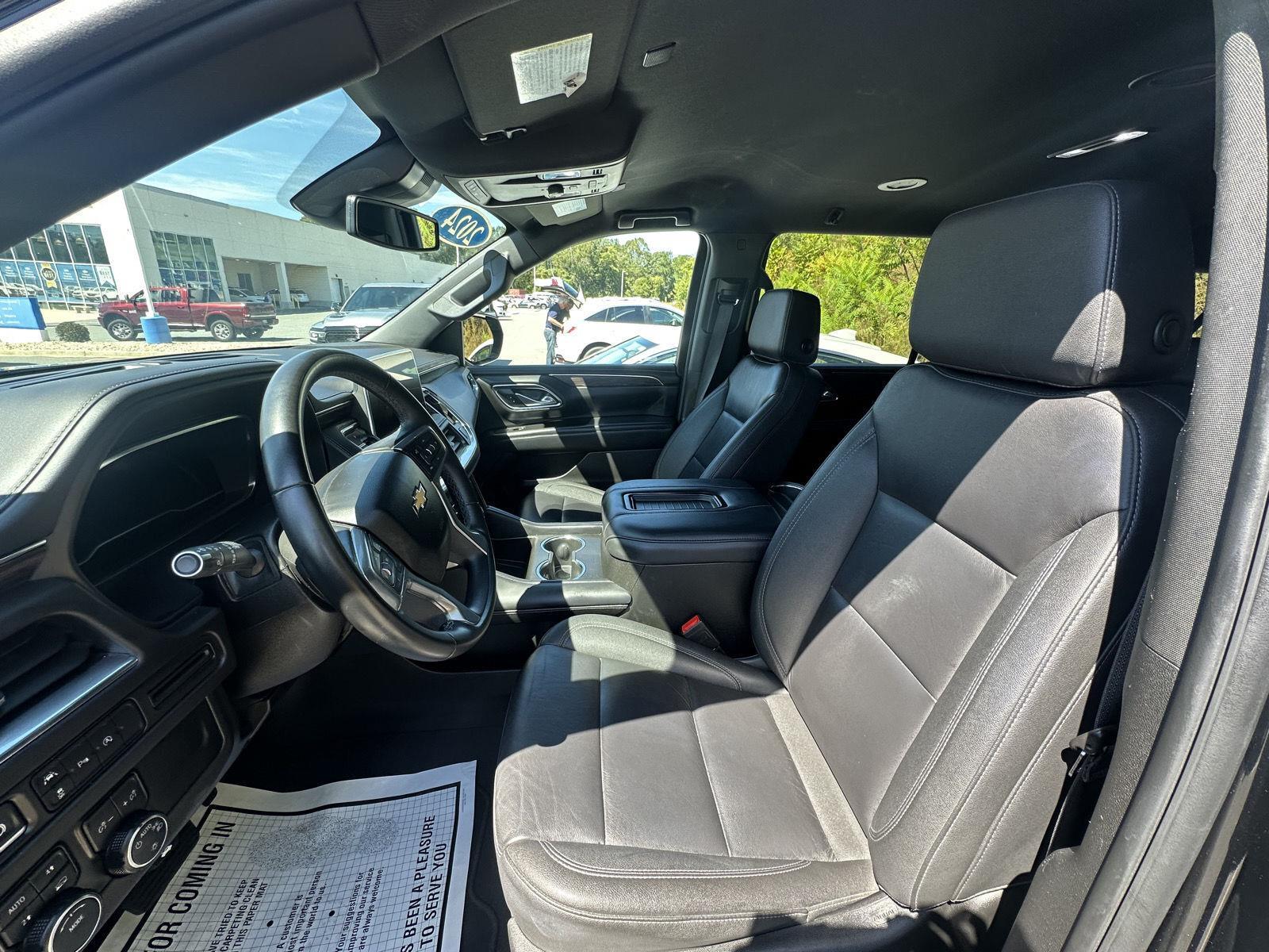 2024 Chevrolet Suburban LT photo 8