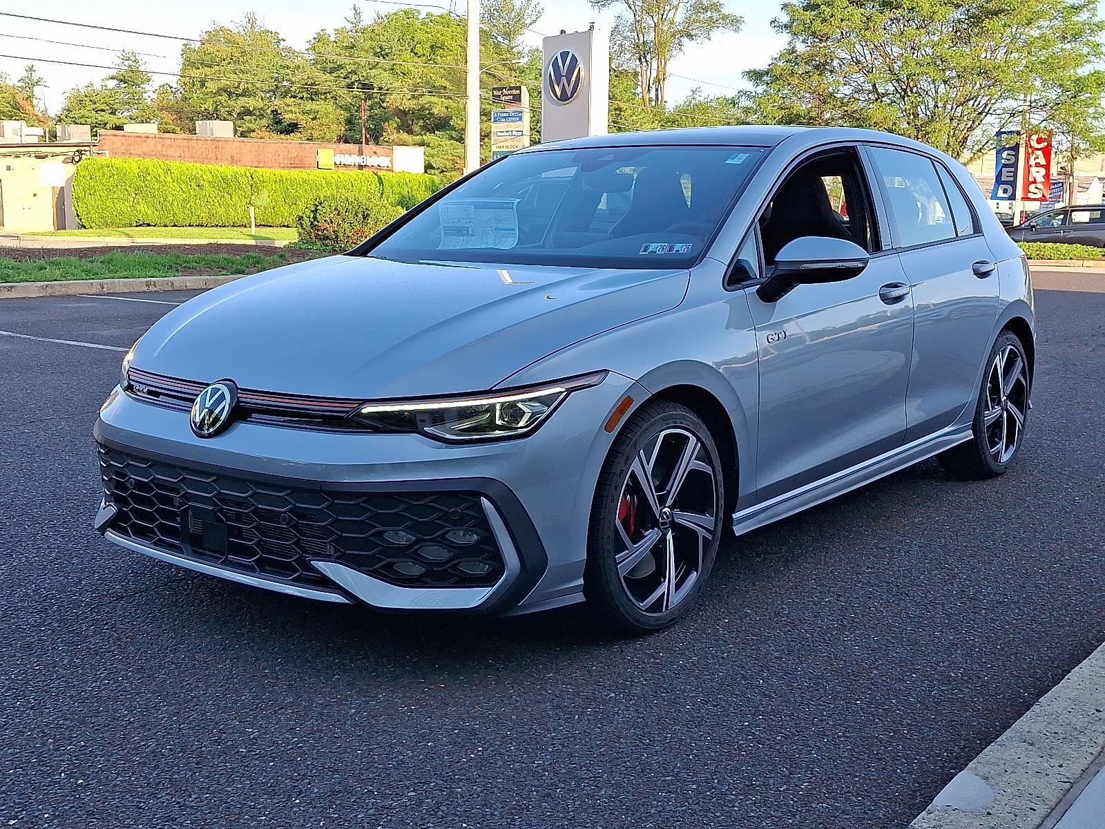 2025 Volkswagen Golf GTI SE photo 3