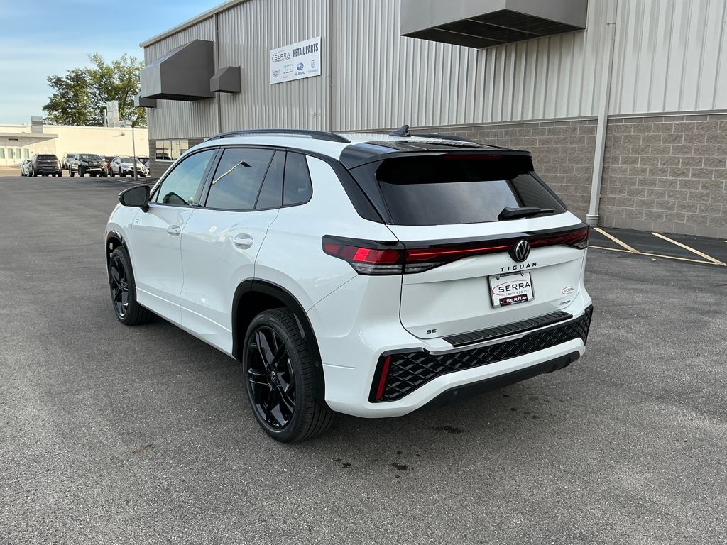 2025 Volkswagen Tiguan SE R-Line Black photo 2