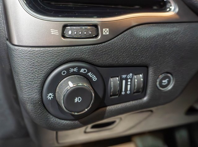 2022 Jeep Cherokee Limited photo 16