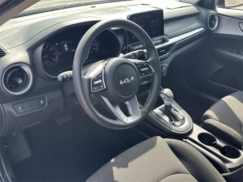 2024 Kia Forte LXS photo 2