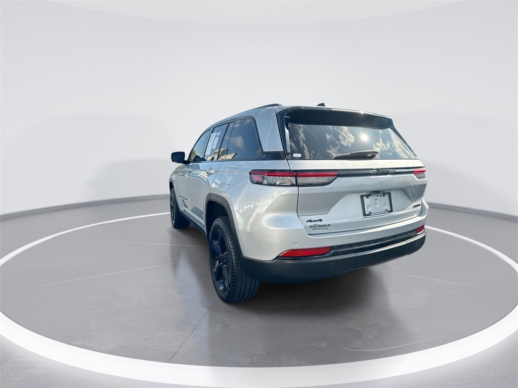 2024 Jeep Grand Cherokee Limited photo 6