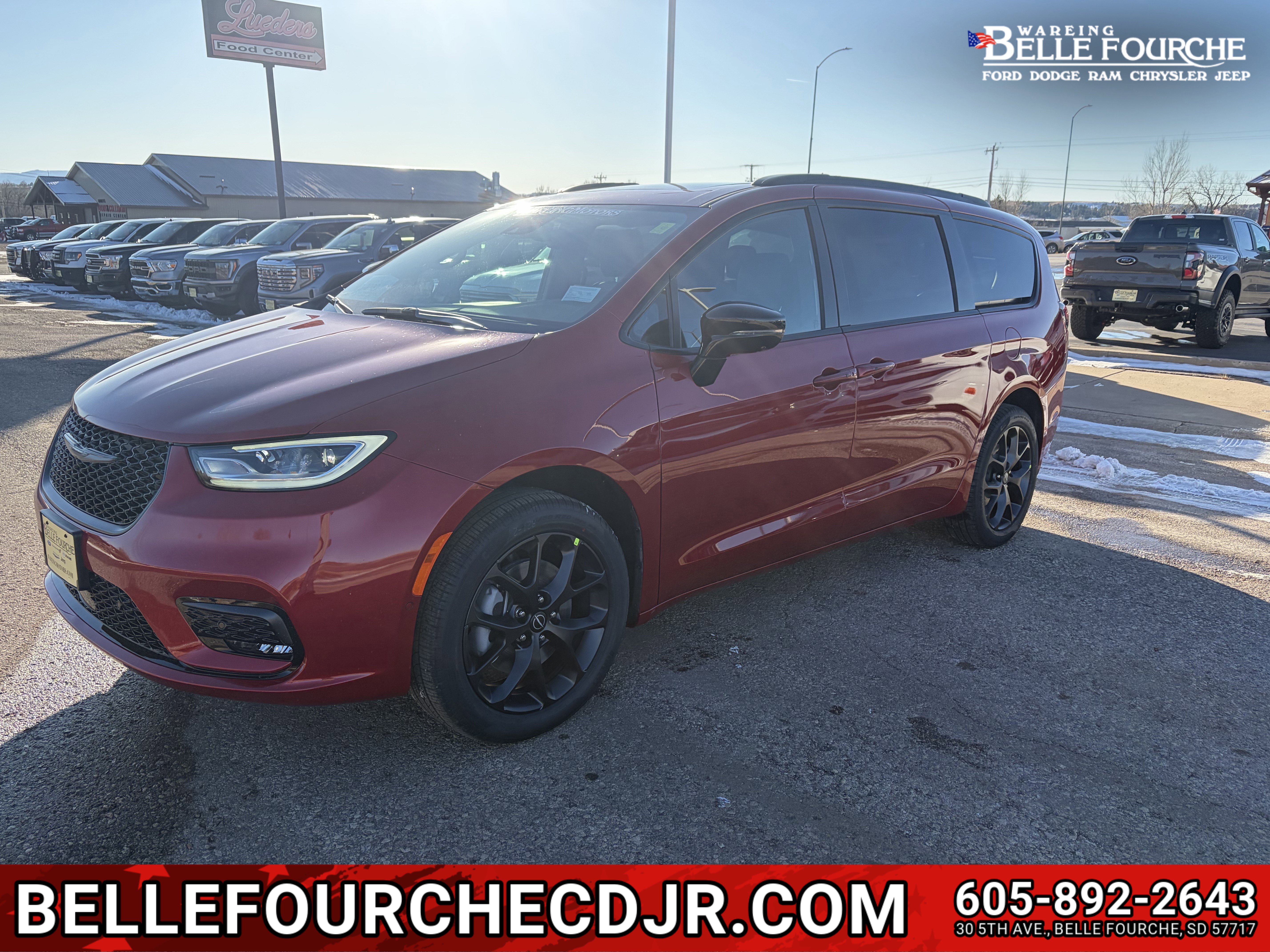 2026 Chrysler Pacifica Limited's photo