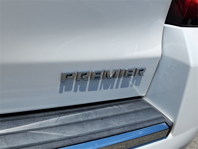 2019 Chevrolet Suburban Premier photo 4