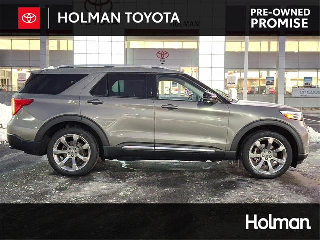 2020 Ford Explorer Platinum's photo