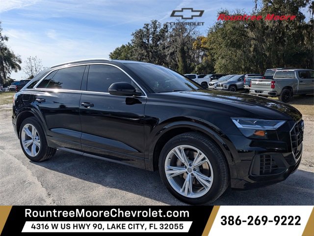 2017 Chevrolet Suburban Premier's photo