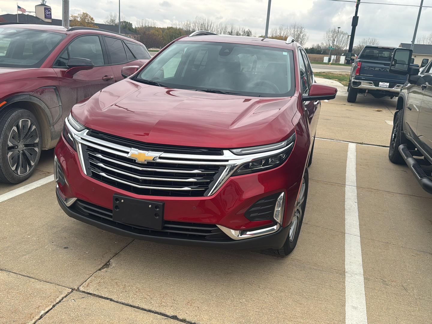 2023 Chevrolet Equinox Premier photo 2