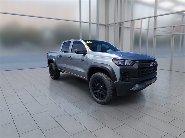 2025 Chevrolet Colorado Trail Boss photo 2