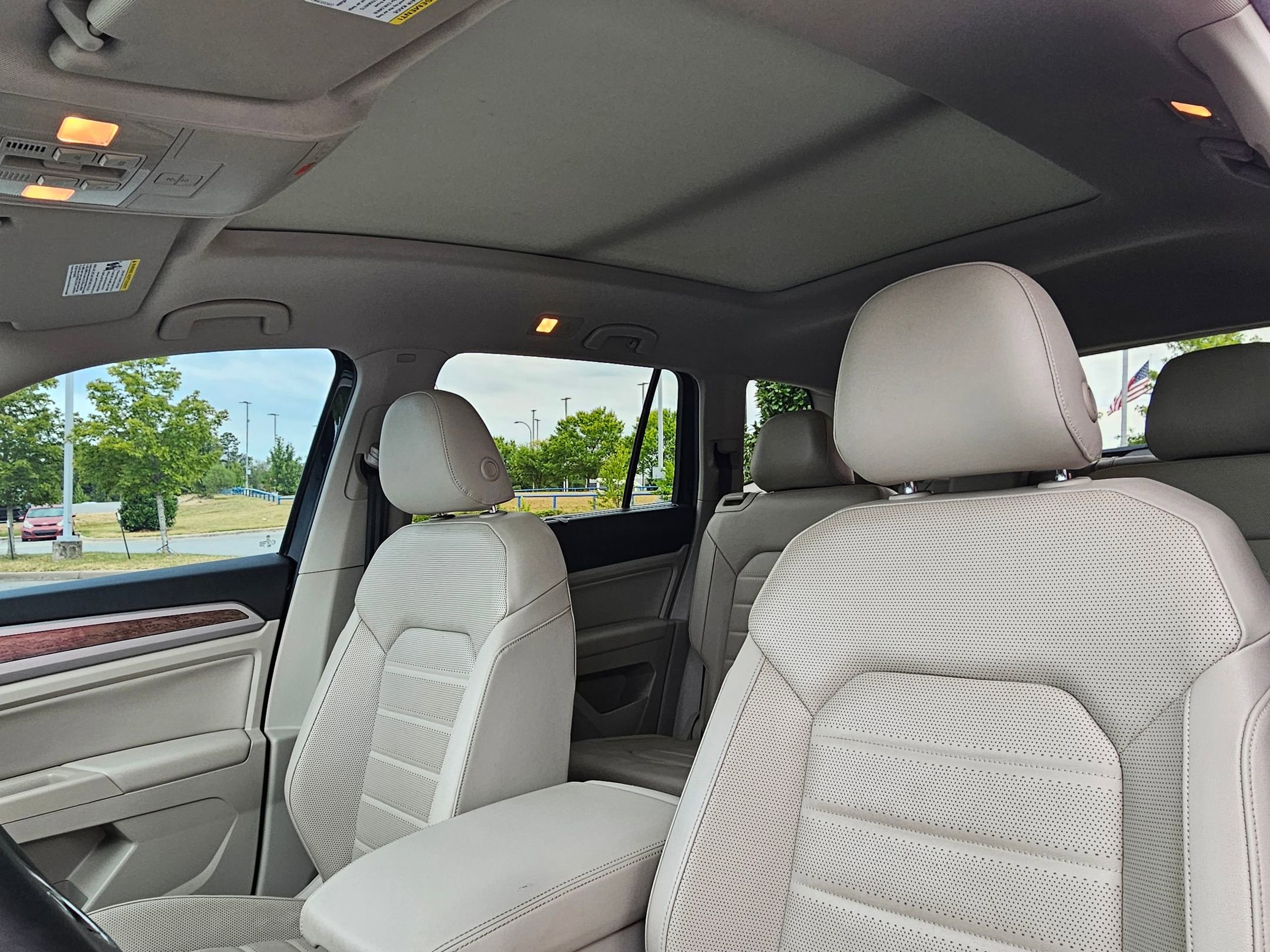 2019 Volkswagen Atlas V6 SEL Premium photo 16