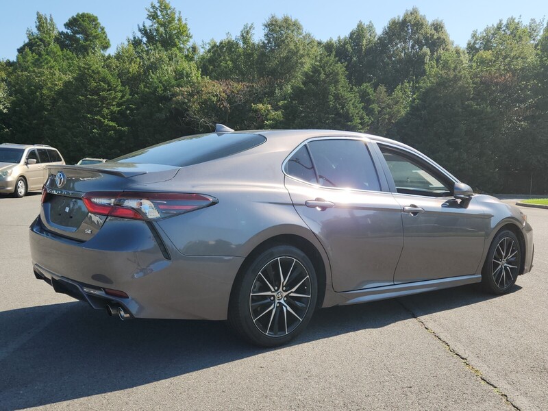 2022 Toyota Camry SE photo 3