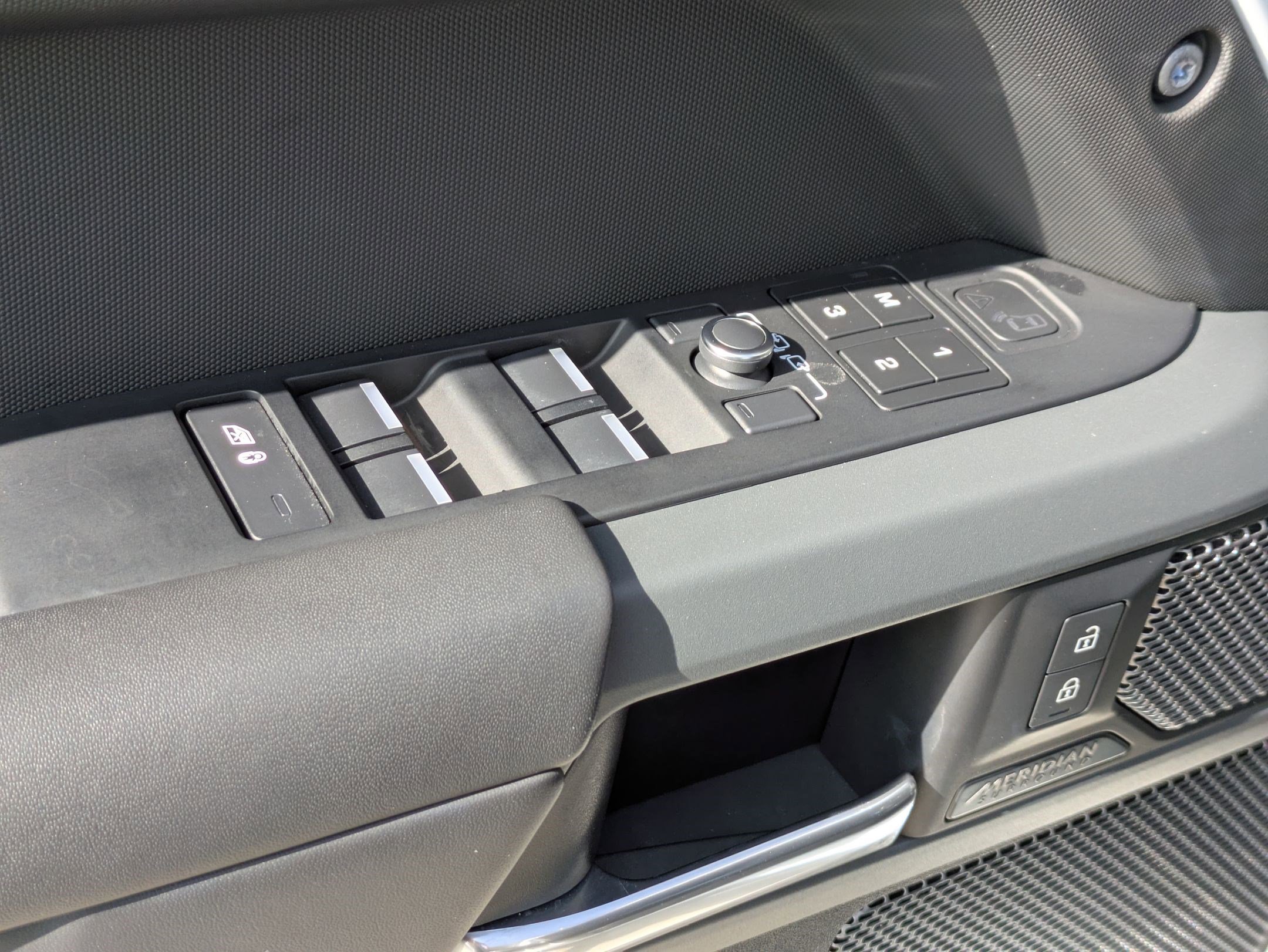 2022 Land Rover Defender 110 X-Dynamic HSE photo 11