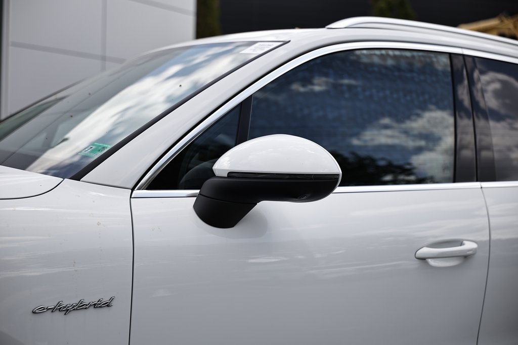2025 Porsche Cayenne S E-Hybrid photo 13
