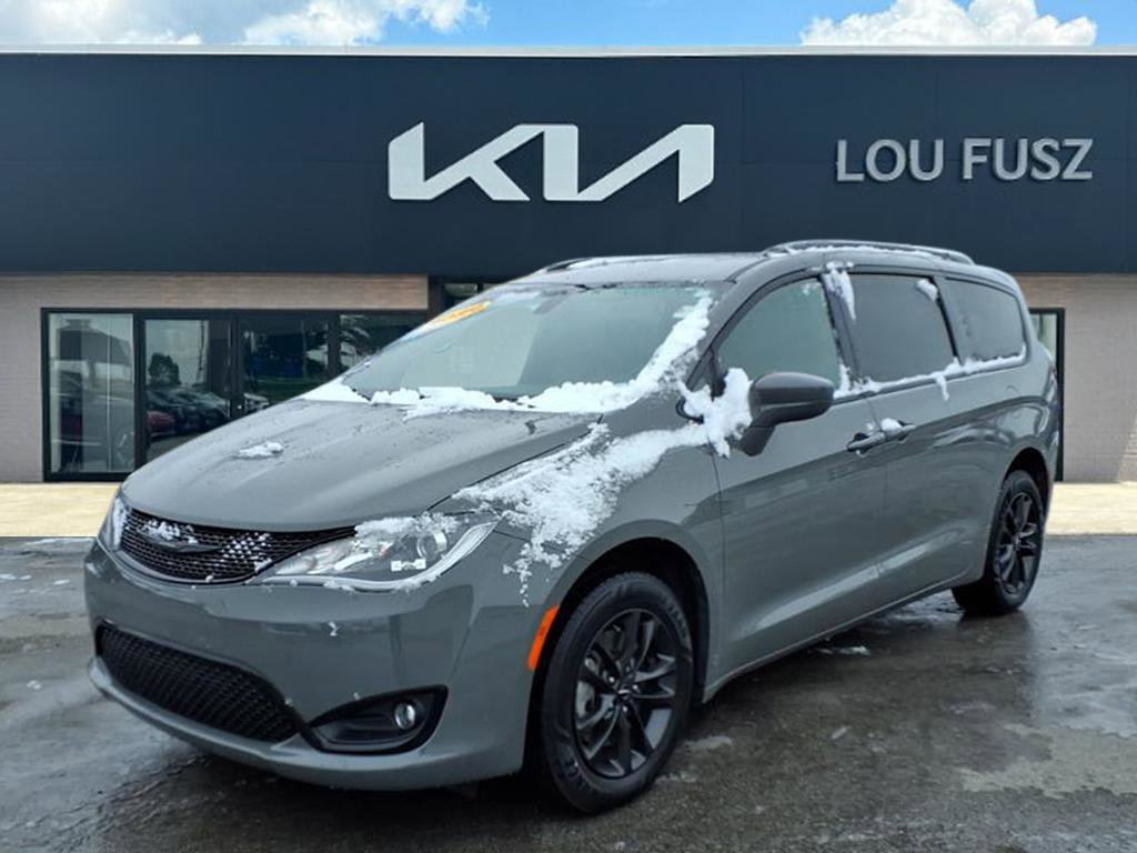 2020 Chrysler Pacifica AWD LAUNCH EDITION's photo