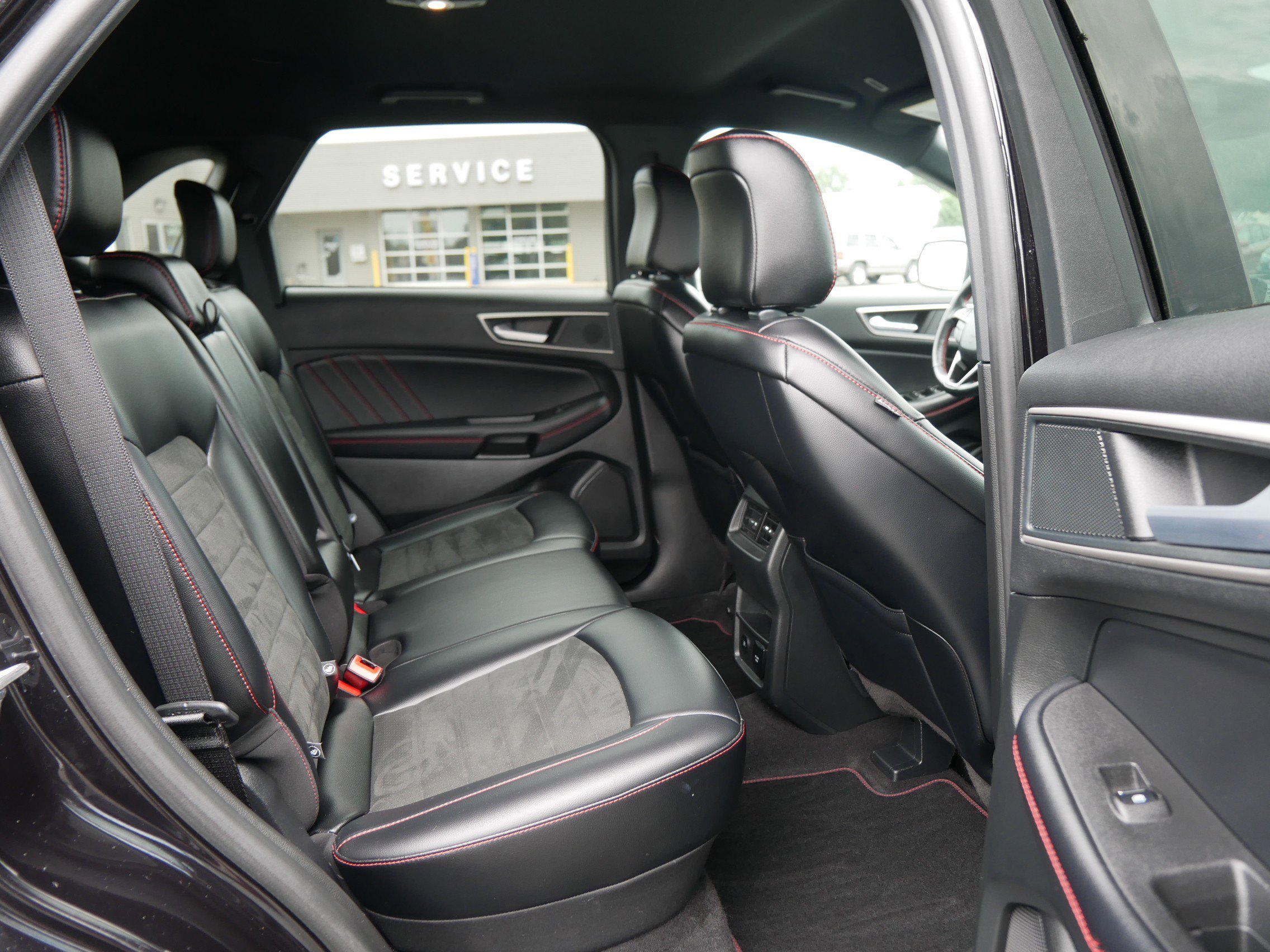 2024 Ford Edge ST-Line photo 10