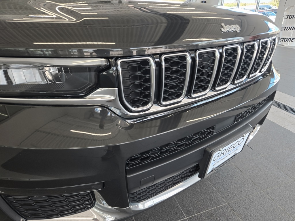 2023 Jeep Grand Cherokee Limited photo 3