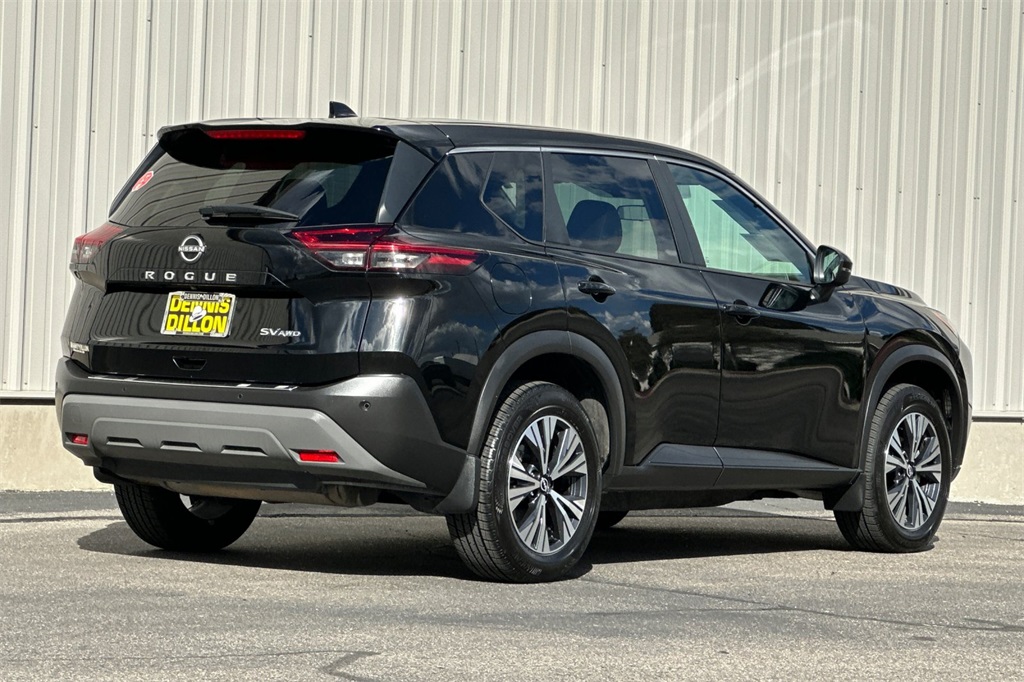 2022 Nissan Rogue SV photo 3